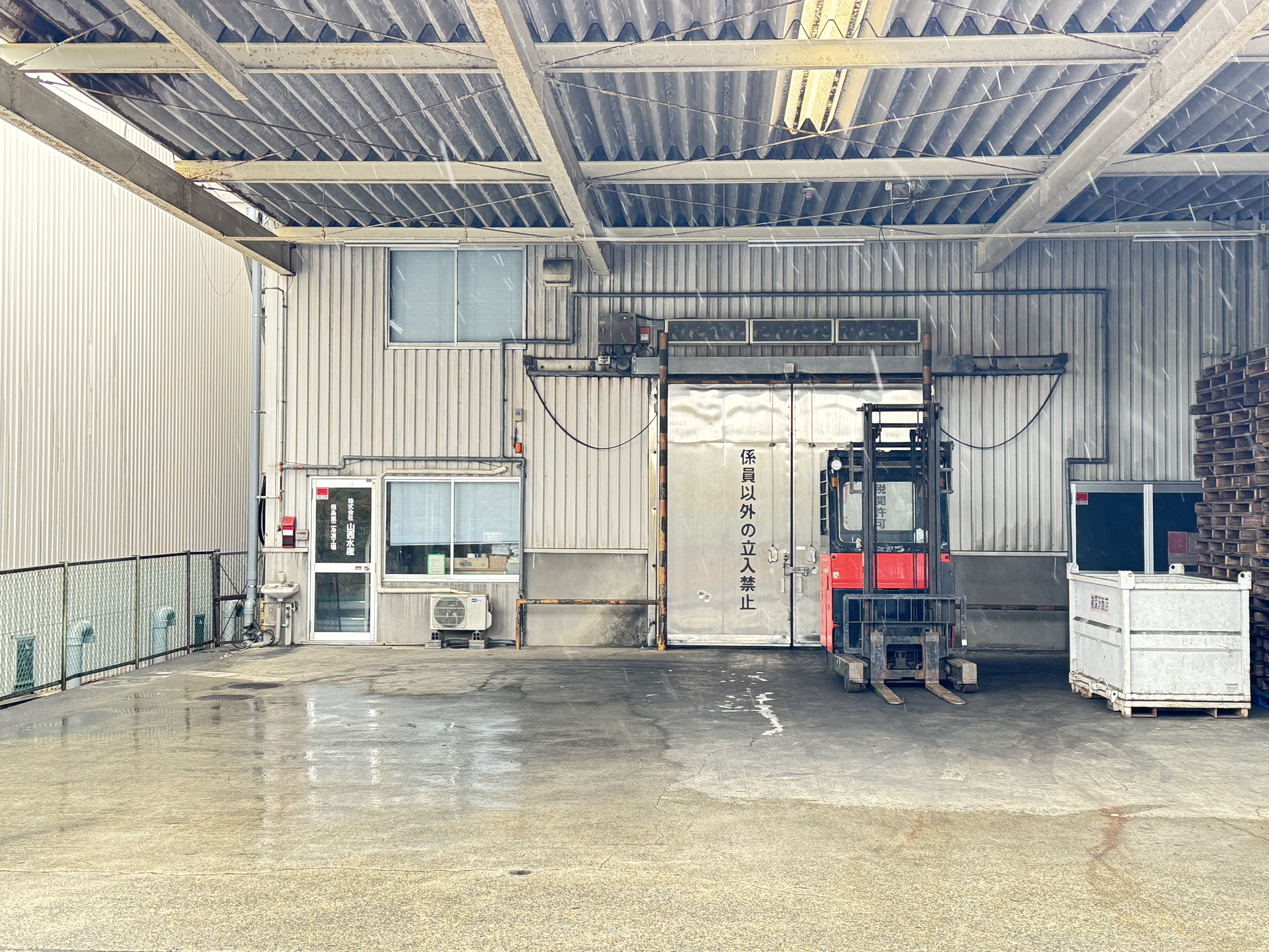 倉庫内イメージ